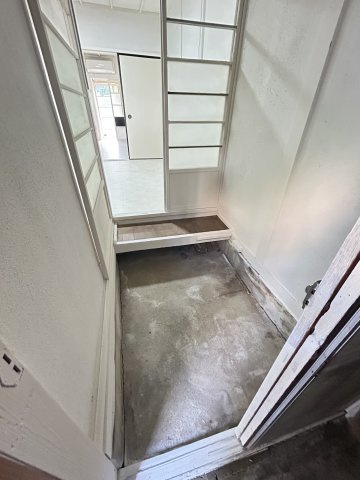 守口市アパートの玄関