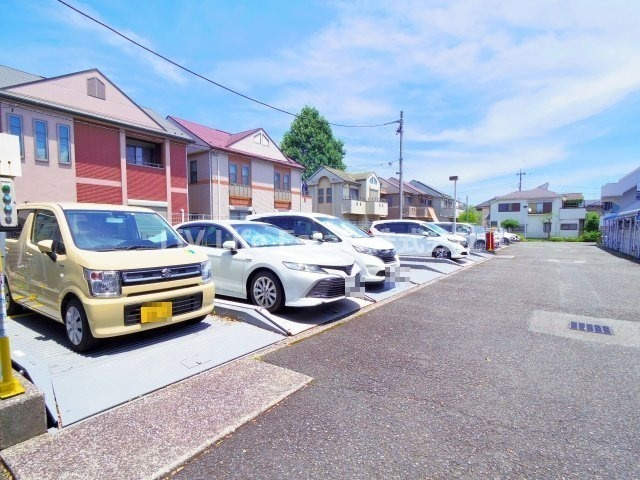 サンクレール小平　C棟の駐車場