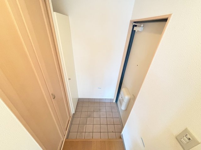 サンキャッスル十三の玄関