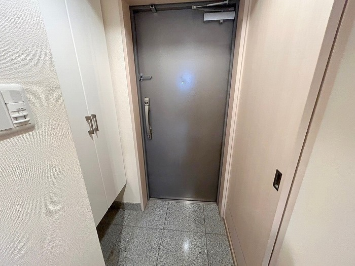 LUMINOUS新大阪の玄関