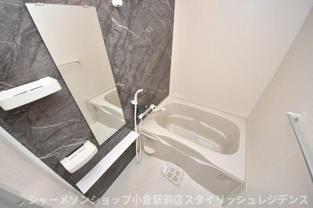 ハイネス徳力の浴室