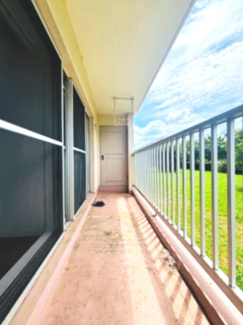 【バルコニー】 | 多摩川住宅ハ棟 | 南向きで明るいバルコニーです。バルコニー収納もあり、荷物の多い方も安心です♪
