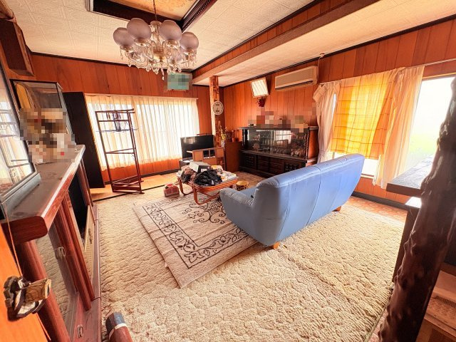 豊後高田市美和　敷地330坪以上　7LDKの居間・リビング