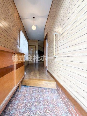 羽村市富士見平1丁目　中古戸建の玄関