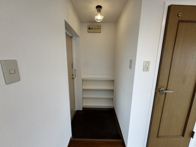 ハイツ西田の玄関