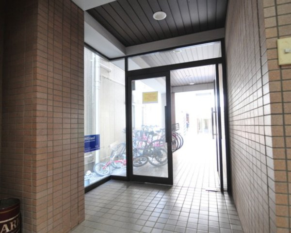 江東区亀戸６丁目の賃貸マンションのエントランス