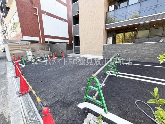 大阪市鶴見区横堤４丁目のアパートの駐車場