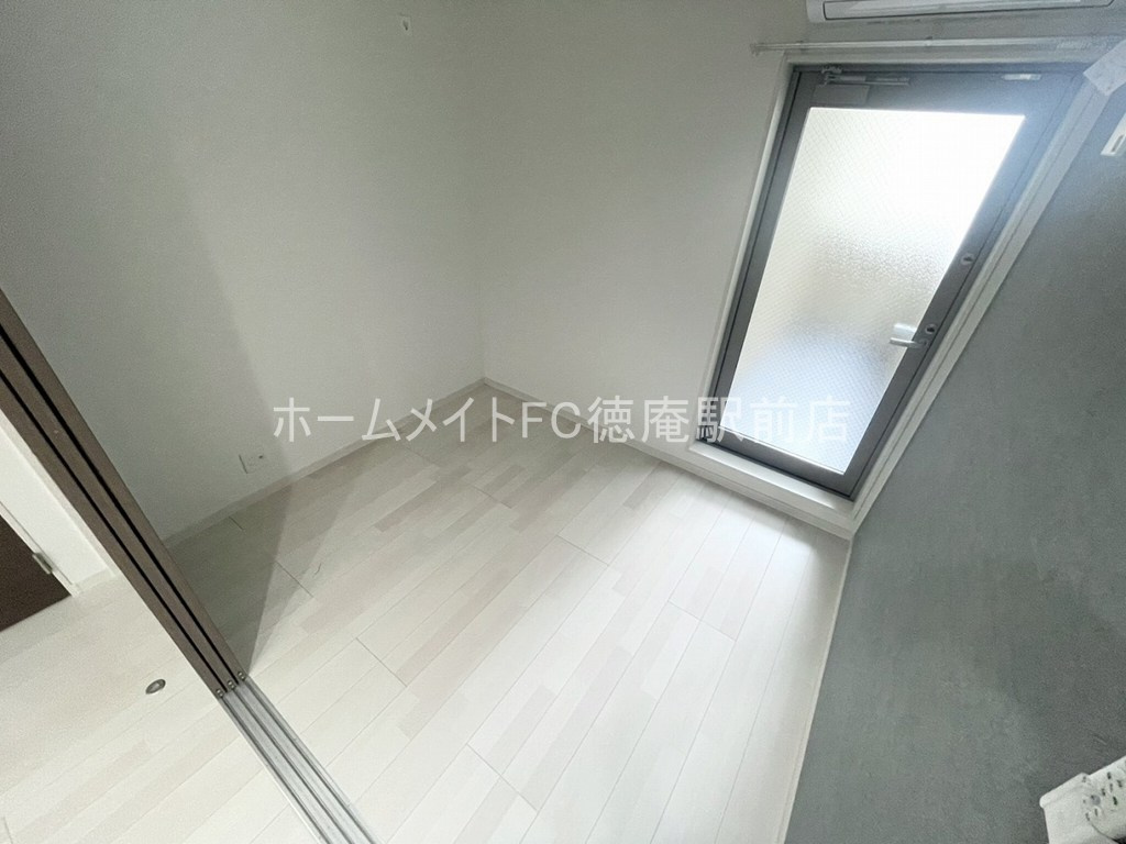 大阪市城東区放出西３丁目のアパートの洋室