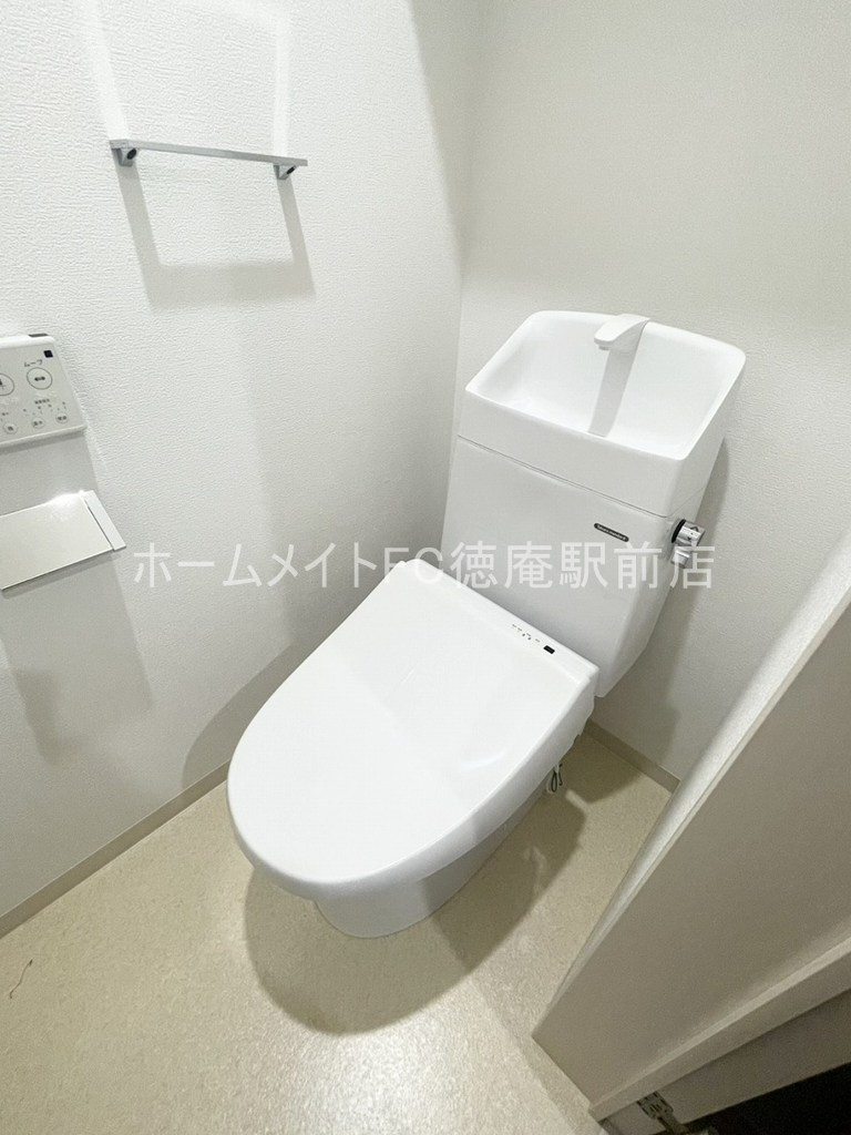 大阪市城東区放出西３丁目のアパートのトイレ