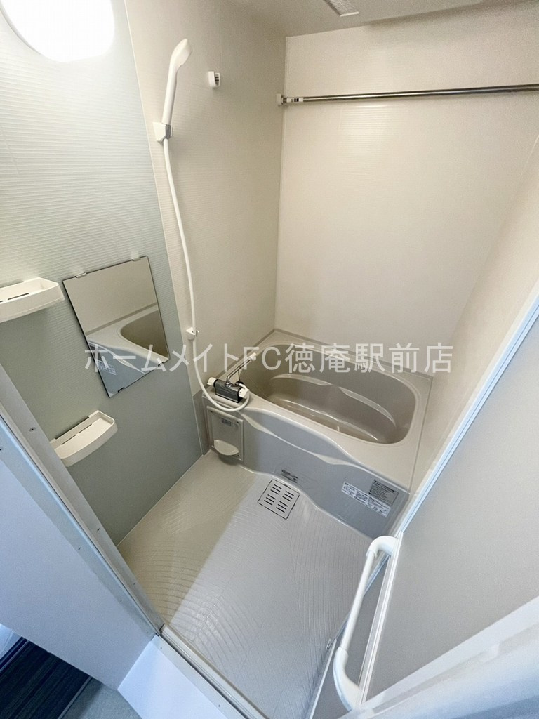 大阪市城東区放出西３丁目のアパートの浴室