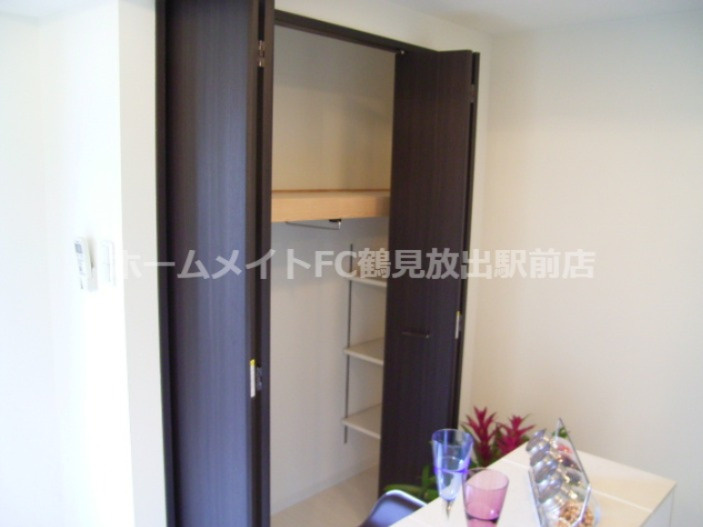 大阪市鶴見区鶴見４丁目の賃貸マンションの収納