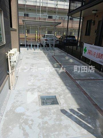 コニリオ　フェリーチェ※初期費用分割あと払いサービス利用可能物件の駐車場