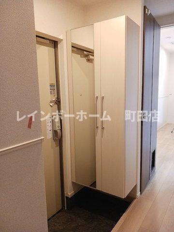 コニリオ　フェリーチェ※初期費用分割あと払いサービス利用可能物件の玄関