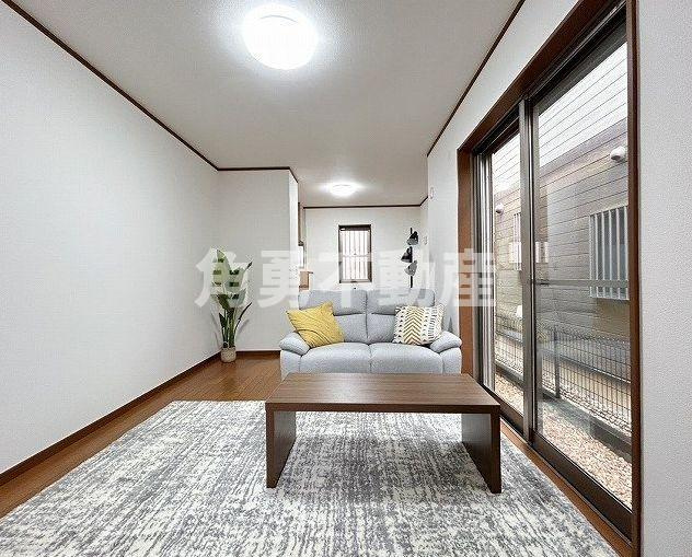 伊勢原市高森台1丁目　中古一戸建ての居間・リビング|リビング