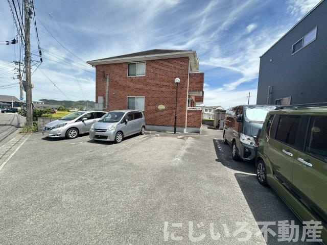 ハーブメゾンTANAKAの駐車場