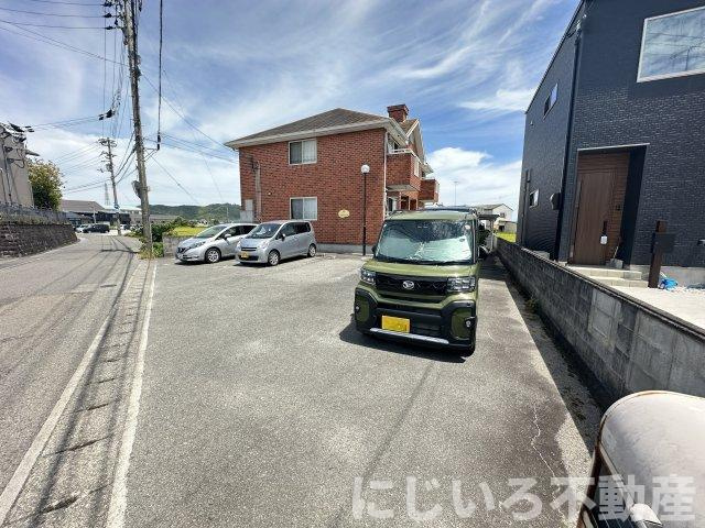ハーブメゾンTANAKAの駐車場