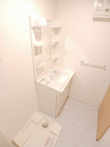 Ｒａｆｆｉｎｅの洗面所|脱衣スペースもあります