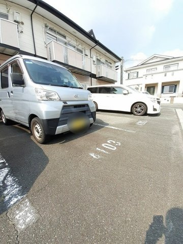 ニューシティ青山Ａの駐車場|駐車場があるので、車を買う予定の方も安心です