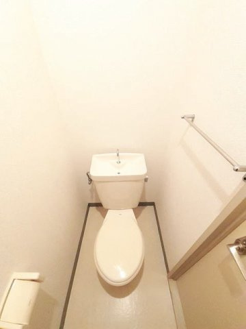 ニューシティ青山Ａのトイレ|落ち着いた色調のトイレです
