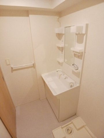 アニメート　小山の洗面所|明るい洗面所です