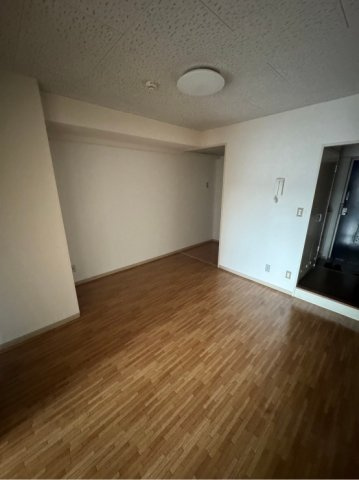 マンションセラヴィの居間・リビング|※別号室参考写真です