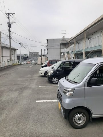 レジデンスササハラの駐車場|駐車場に車を止められます
