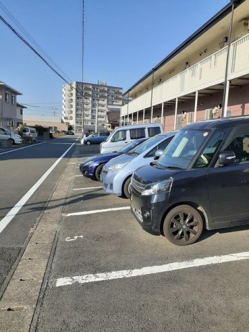 スカイハイツ菊陽の駐車場|駐車場に車を止められます