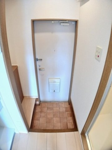 サンシャインハイツの玄関|明るい玄関です