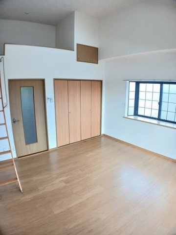 サンシャインハイツの内装|明るい色調の室内です