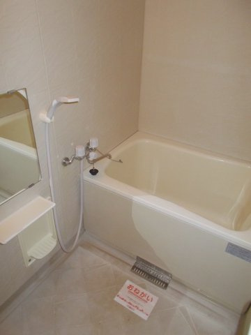 エステート永浦２の浴室|コンパクトで使いやすいお風呂です