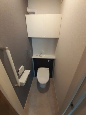 ベルマーレ津浦のトイレ|落ち着いた色調のトイレです