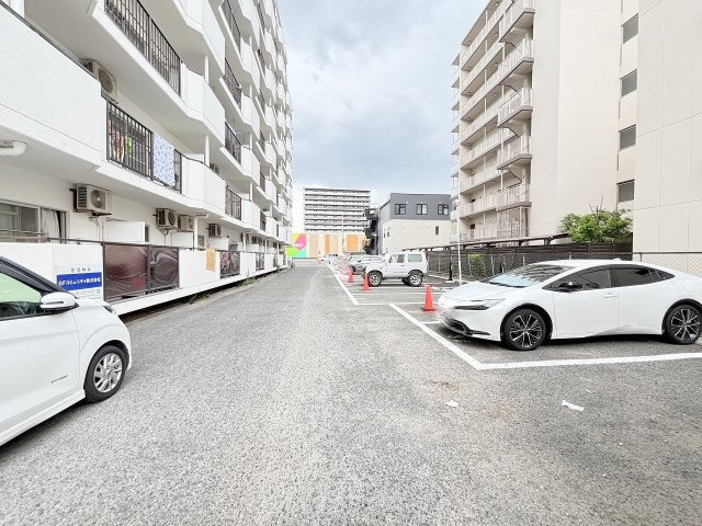 ライトハイツの駐車場