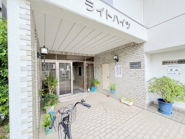 ライトハイツのエントランス