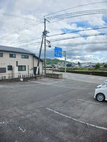 サンシャインハイツの駐車場|駐車スペースもあります