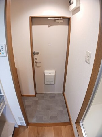 サンシャインハイツの玄関|落ち着いた玄関です