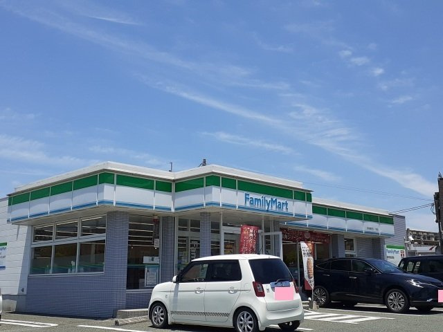 グローリーラビーンＡの周辺|ファミリーマート鶴羽田１丁目店まで750m