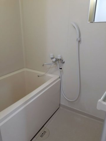村ノ上ハイツⅤの浴室|コンパクトで使いやすいお風呂です