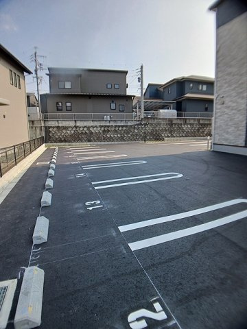 グラン・メゾン飛田Ａの駐車場|カースペースがあります