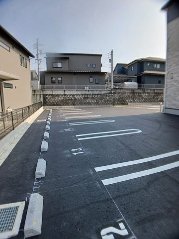 グラン・メゾン飛田Ｂの駐車場|駐車場に車を止められます