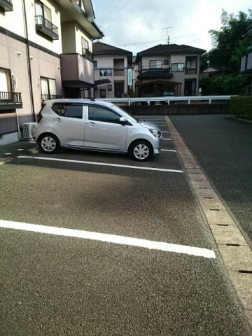 レジデンスビバ１の駐車場|カースペースがあります