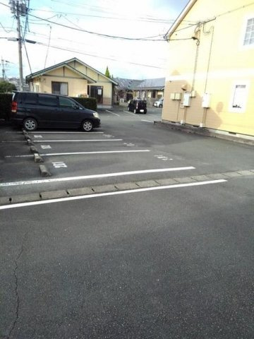 エスポアールシラキⅢの駐車場|駐車場があるので、車を買う予定の方も安心です