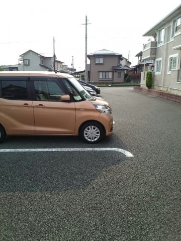 エンブレイスミドルの駐車場|カースペースがあります