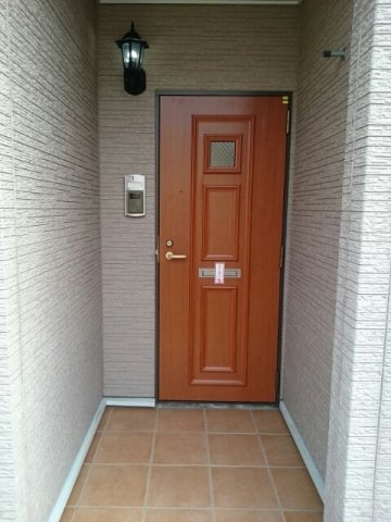エンブレイスミドルのエントランス|落ち着いたエントランスです