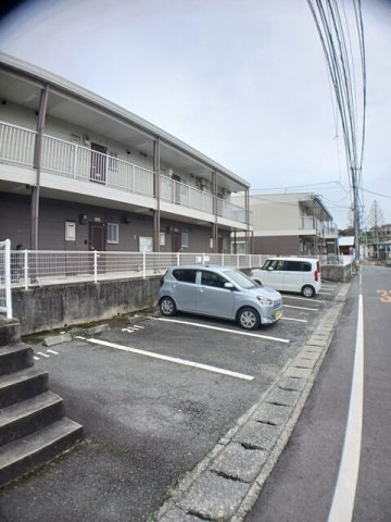 メゾン打越Ⅰの駐車場|駐車場があるので、車を買う予定の方も安心です