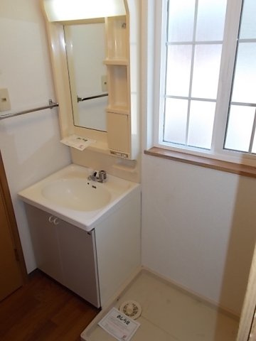 ピアヴィレッジＣの洗面所|忙しい朝には欠かせない洗面所です