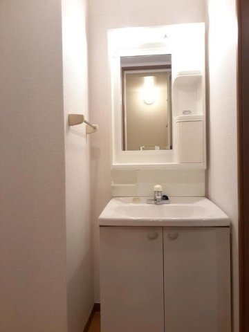 ＡｌｆＡ２０００　Ｂの洗面所|明るい洗面所です
