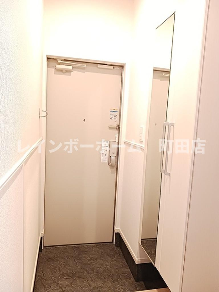 コニリオ　フェリーチェ※初期費用分割あと払いサービス利用可能物件の玄関