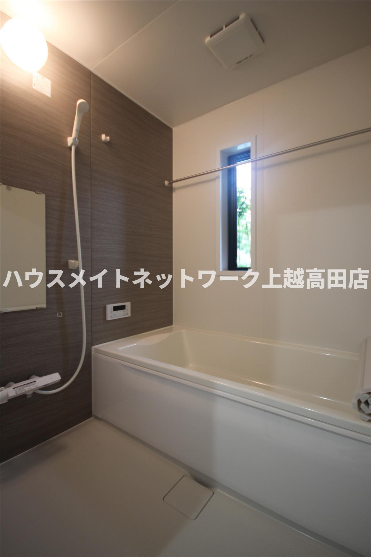 ユーソニアン上越・御殿山Ａの浴室|追焚機能付（参考同型タイプの室内写真）