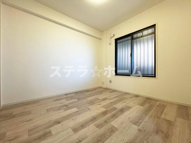 グリーンコーポ豊中南の洋室|落ち着いた色調の洋室です