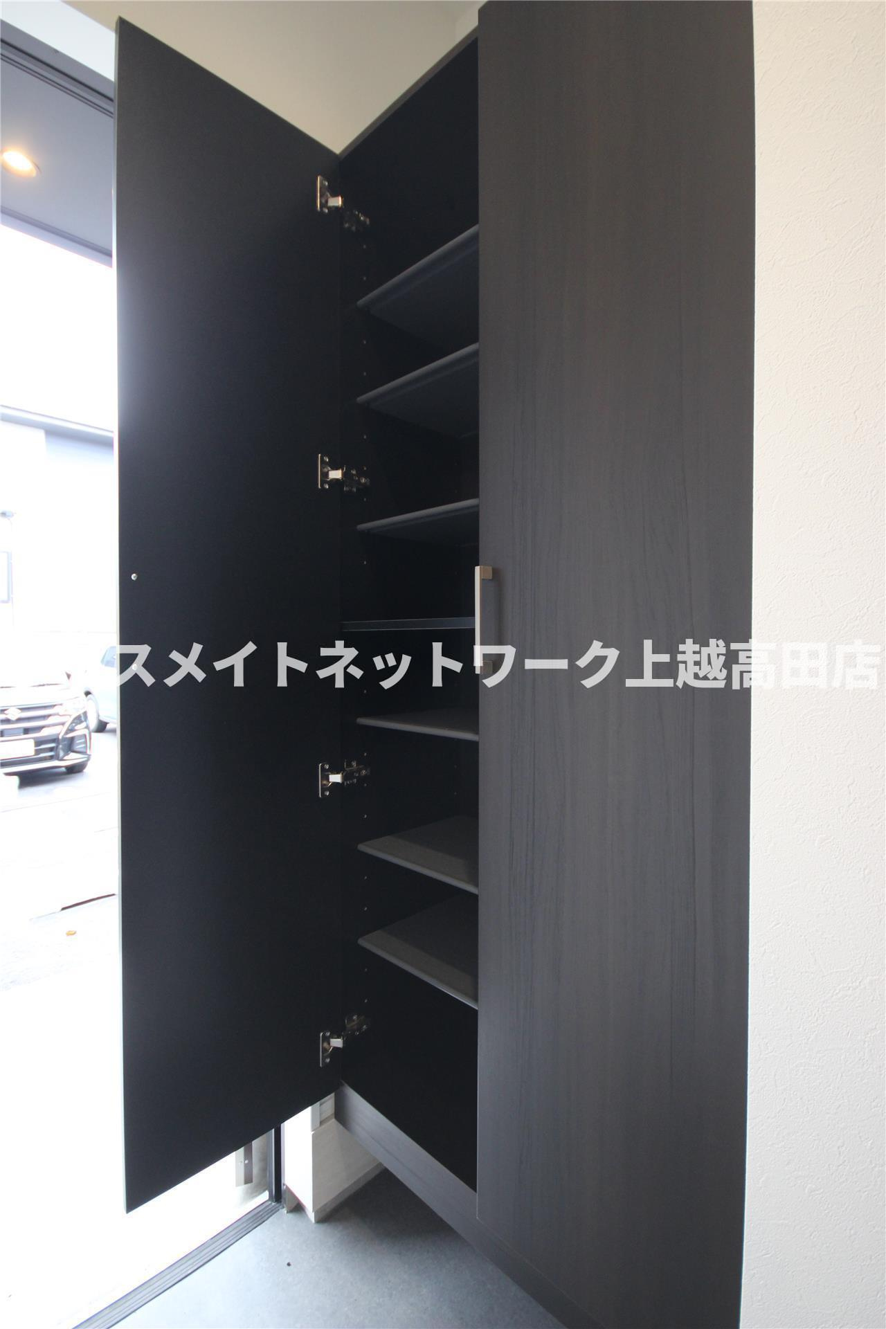 ユーソニアン上越・御殿山Ａのその他|シューズボックス（参考同型タイプの室内写真）